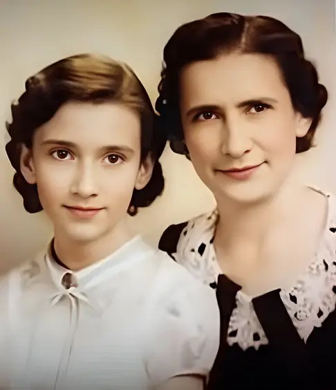 Marilyn Vos Savant and her mother - CGTN interview